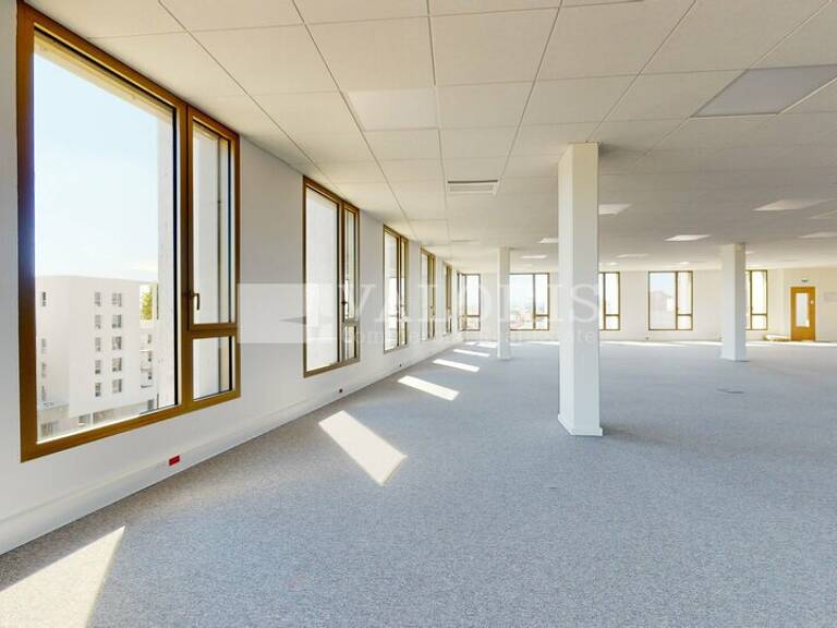 BUREAUX à LOUER — photo 1