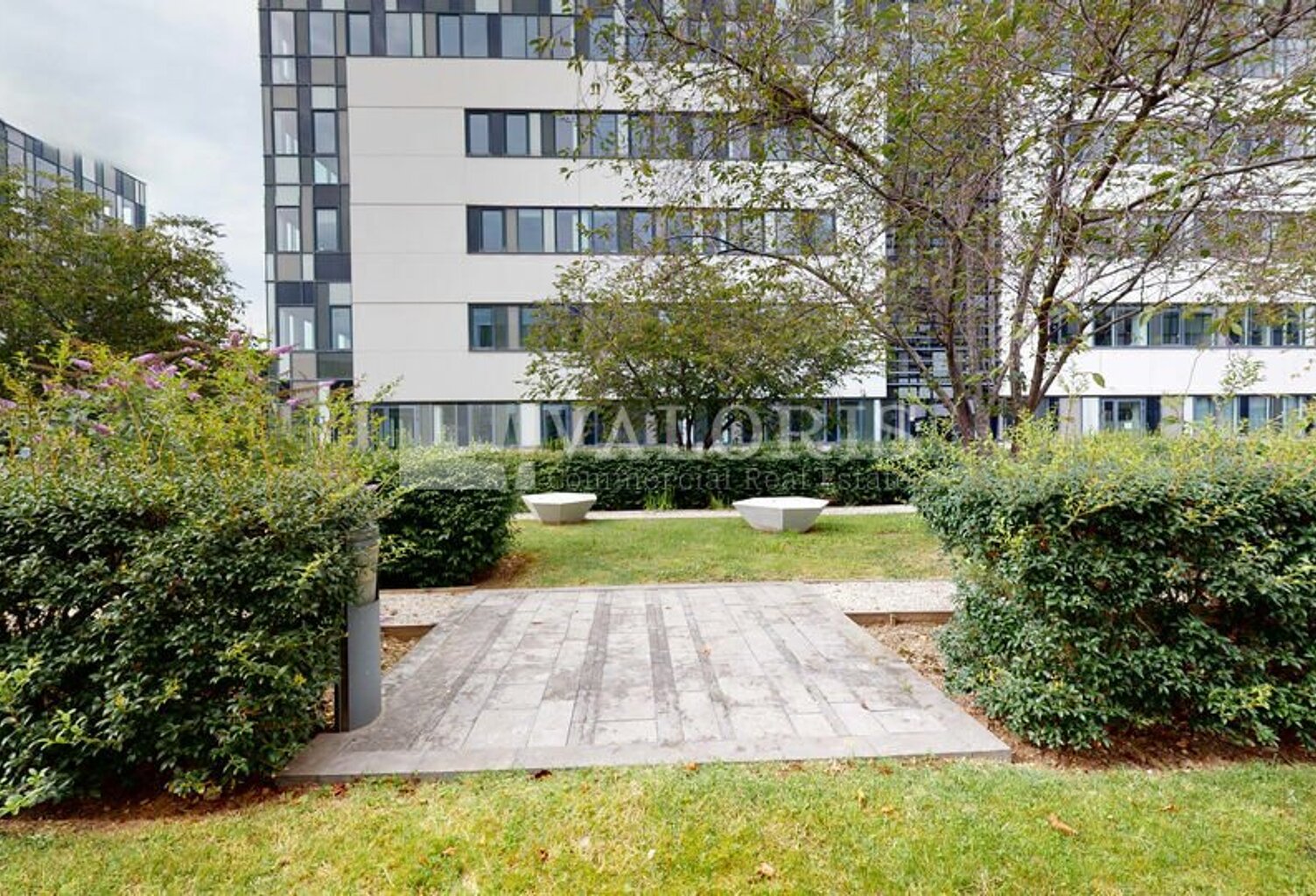 BUREAUX à LOUER — photo 1