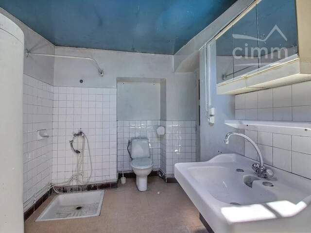 Ancienne bâtisse, Saint-Barthélémy-de-Vals — photo du bien