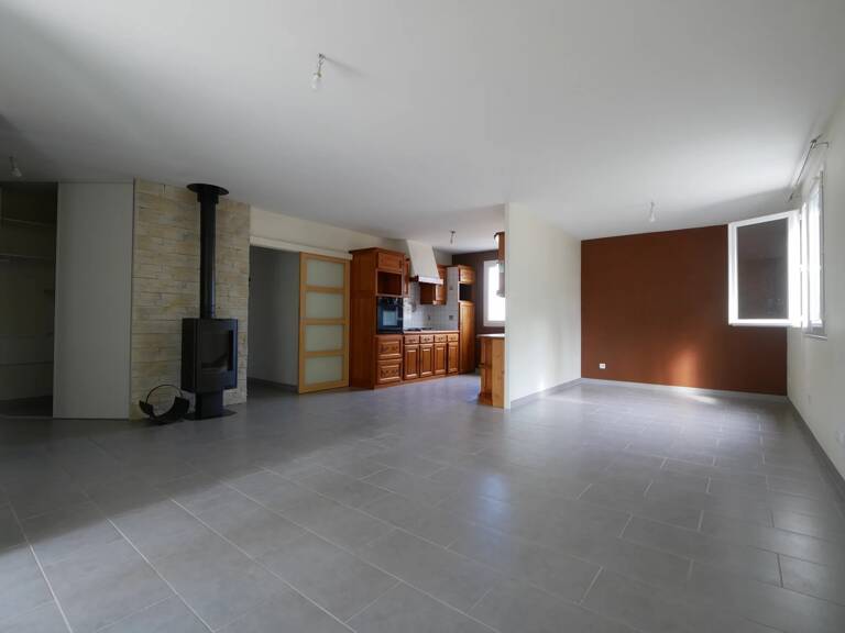 Maison de plain pied à Ardillières — photo 1