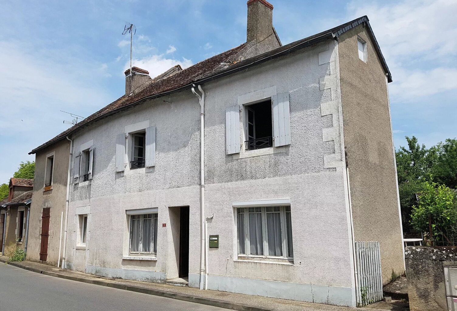 Grande maison de village à vendre, region Montmorillon 86 — photo 1