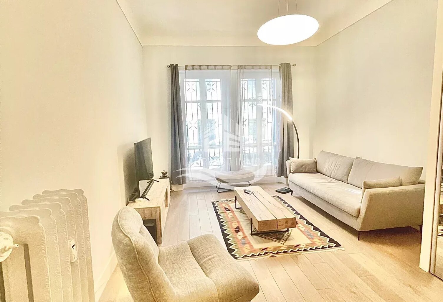 Grand 2 pièces avec mezzanine /Carré D’OR — photo 1