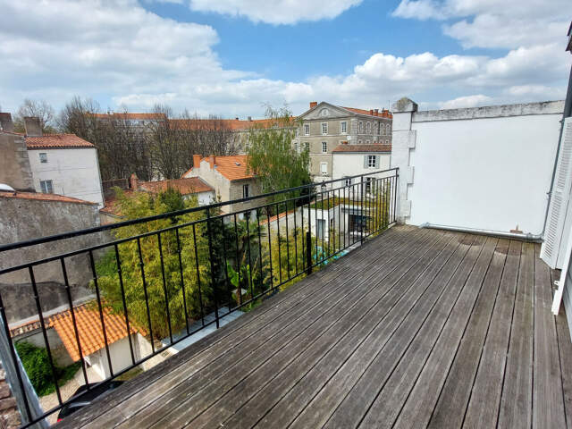 A VENDRE  CENTRE HISTORIQUE APPARTEMENT TYPE 3 AVEC BALCON  PLUS TERRASSE. — photo du bien