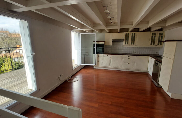 A VENDRE  CENTRE HISTORIQUE APPARTEMENT TYPE 3 AVEC BALCON  PLUS TERRASSE. — photo 2