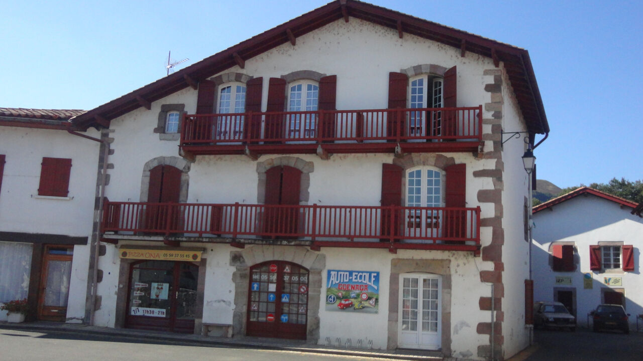 commerce  pièces 53 m2 à louer à Saint-Étienne-de-Baïgorry (64430)