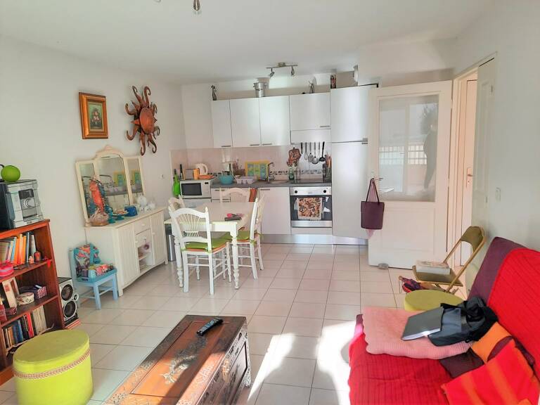 CAGNES-SUR-MER  - CENTRE VILLE - Appartement 2 pièces lumineux avec terrasse et parking — photo 1