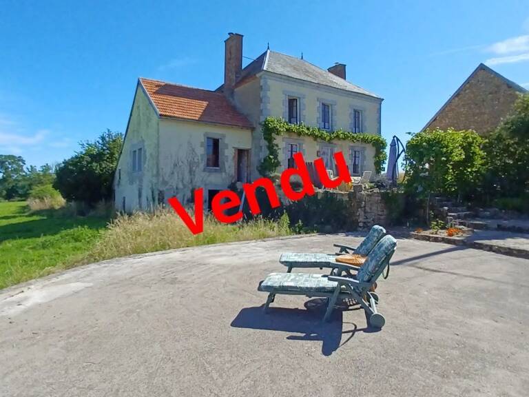 A vendre une maison de maître, dépendances et 2,8 ha — photo 1