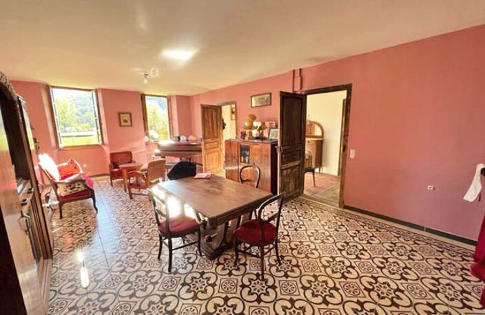 Ancien presbytère de 1865 de 250m² en grande partie rénové, avec dépendance, atelier et jardin de 490m² — photo 2