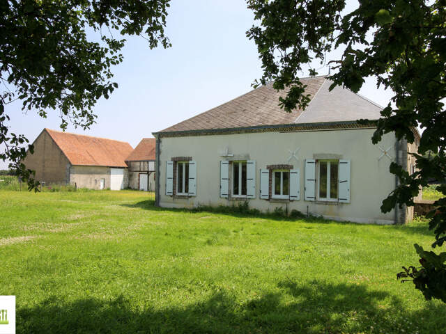 Maison avec grandes dépendances — photo du bien