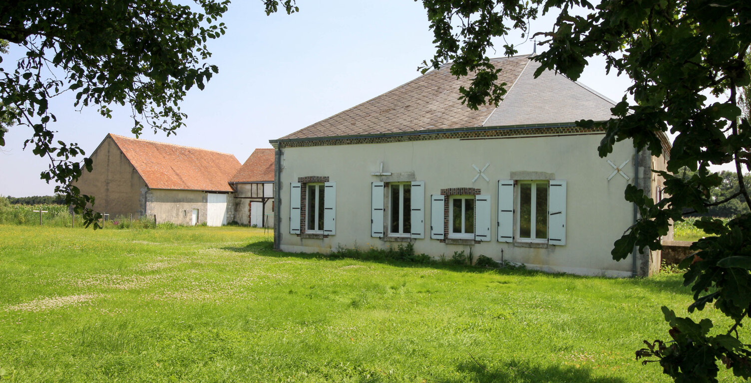 Maison avec grandes dépendances — photo 1