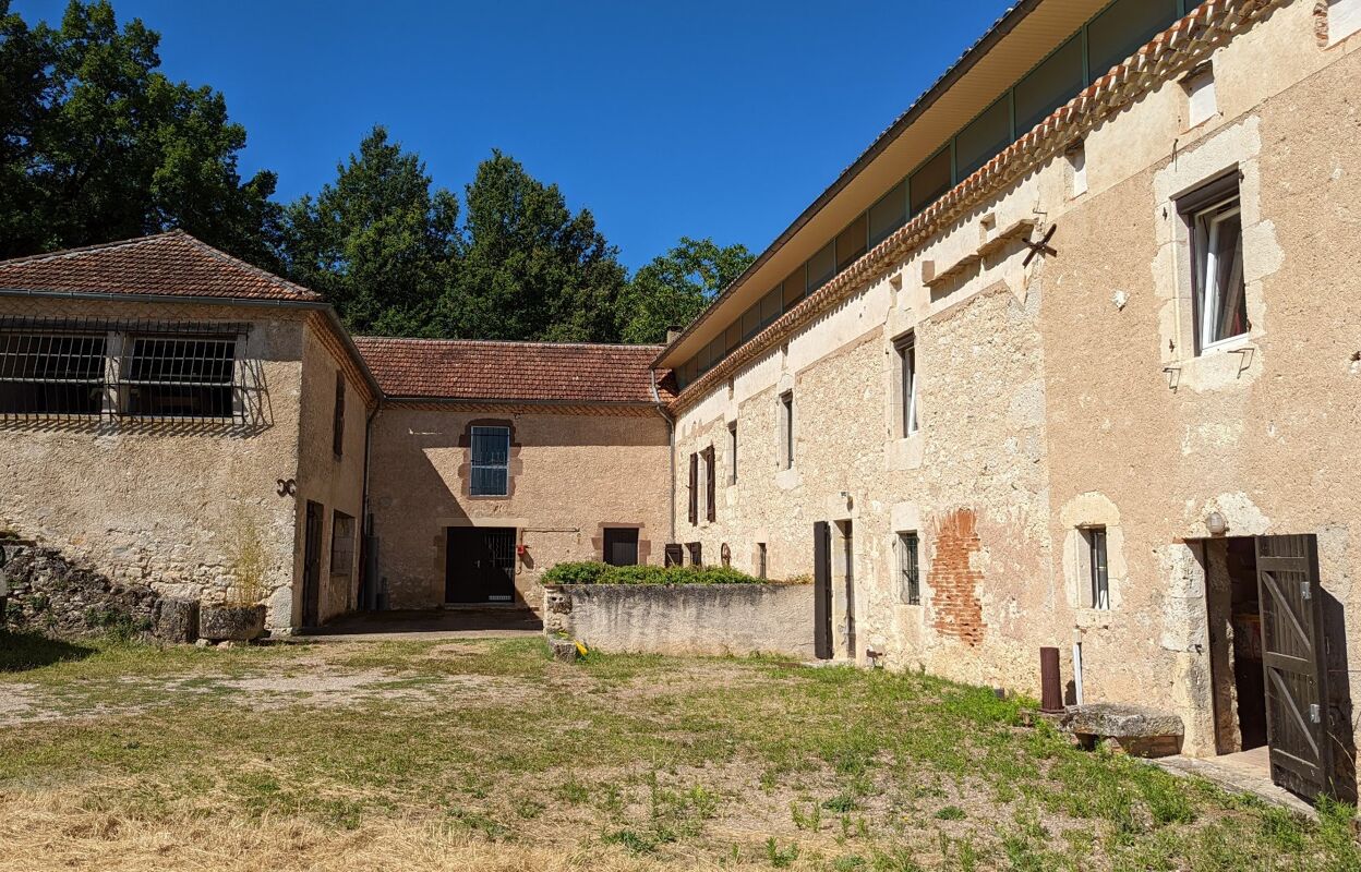 maison 12 pièces 605 m2 à vendre à Cordes-sur-Ciel (81170)