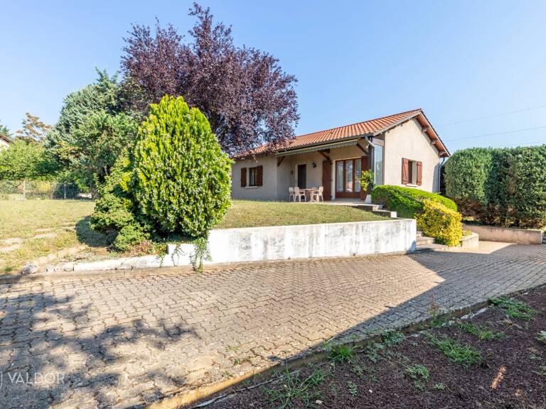 Maison  de plain pied avec sous-sol sur terrain plat — photo 1