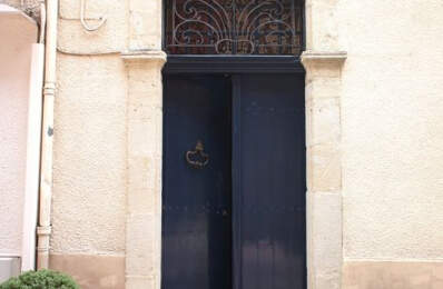 En plein coeur de notre bastide de Villeneuve sur Lot, magnifique maison de caractère datant  du XVII° siècle En entrant dans cette demeure, nous découvrons une large entrée voutée surplombant l'escalier en pierre, un salon orné d'une cheminée en marbre e — photo du bien