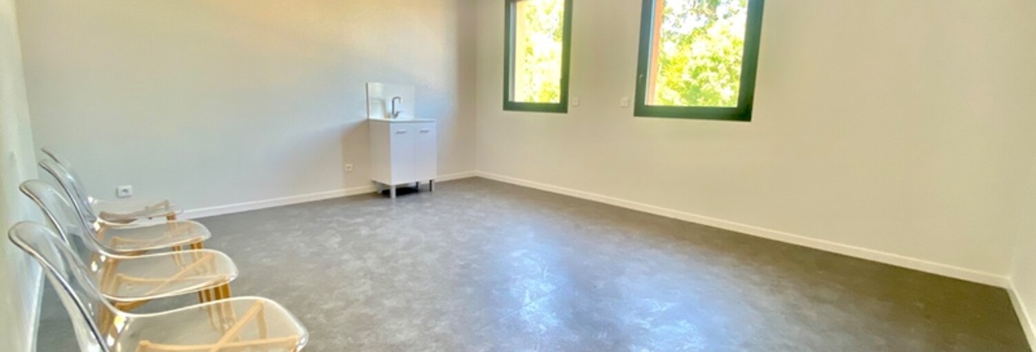 Commerce  24 m² à louer à Hauterives (26390)