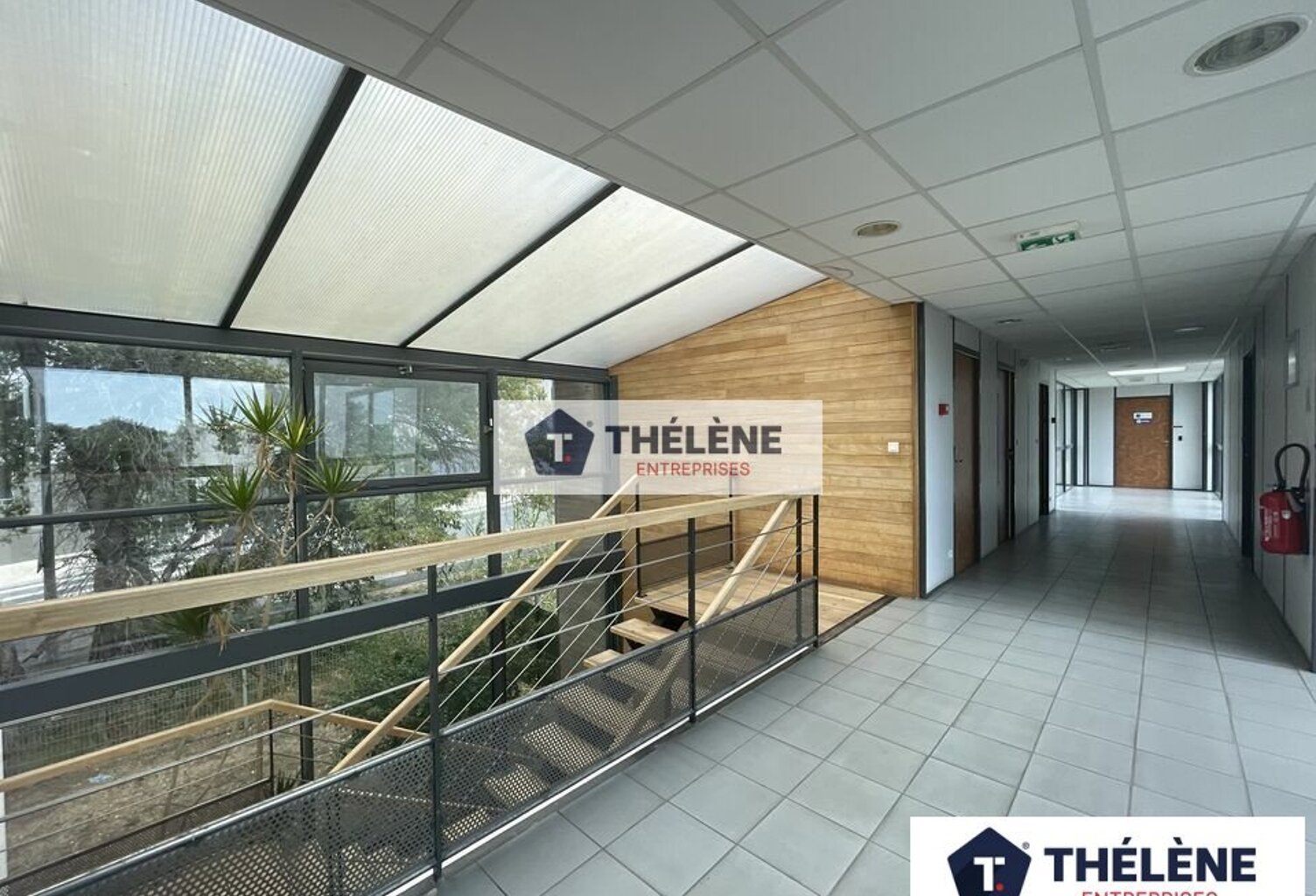 BUREAUX à LOUER — photo 1