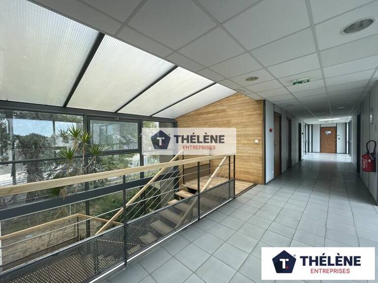 BUREAUX à LOUER — photo 1