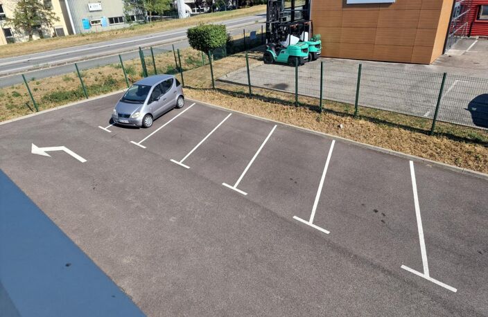 Bureaux tout équipé au premier étage d'un immeuble professionnel — photo 3