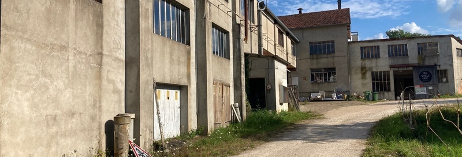 Immeuble  3600 m² à vendre à Saint-Amand-en-Puisaye (58310)