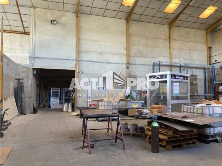 Entrepot à louer — photo 1