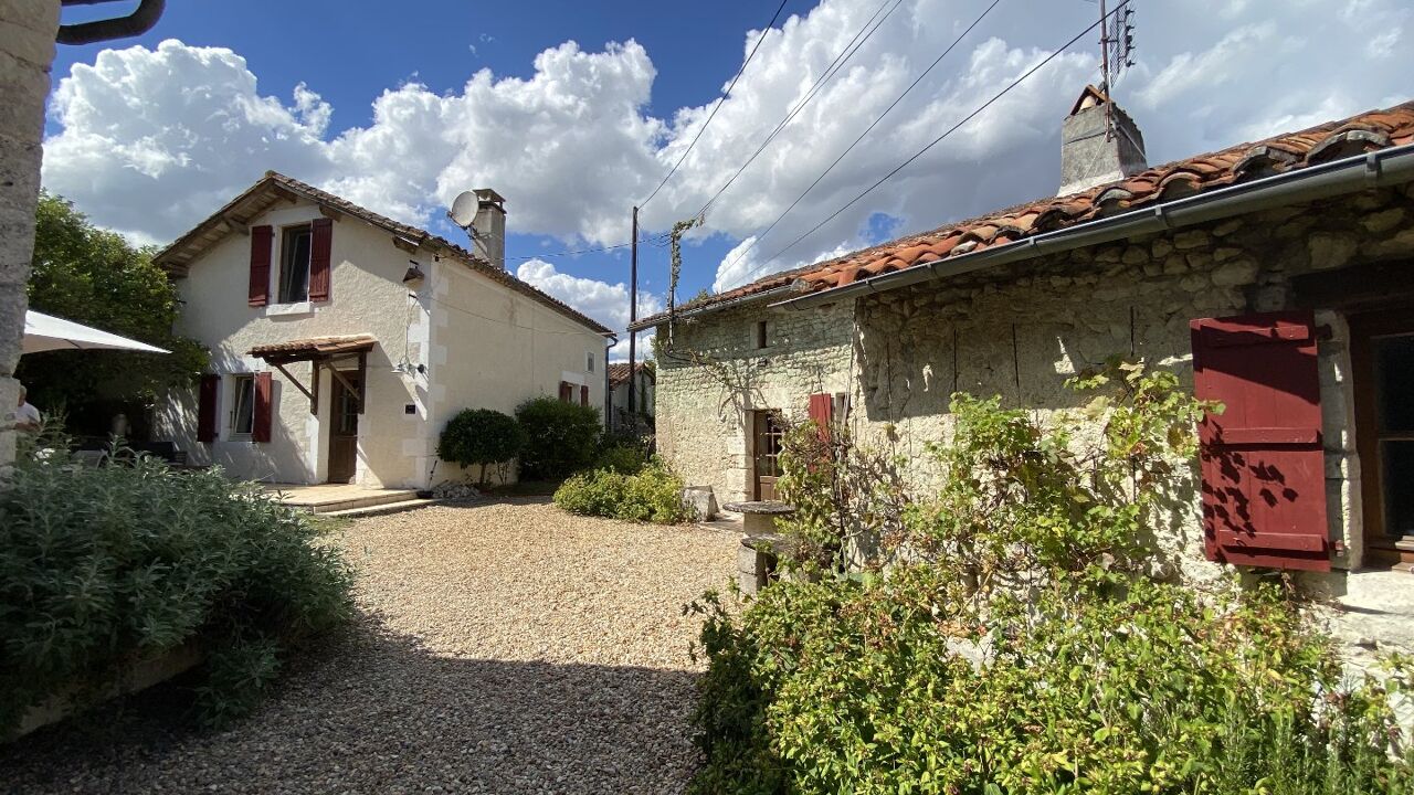 maison 8 pièces 245 m2 à vendre à Saint-Séverin (16390)