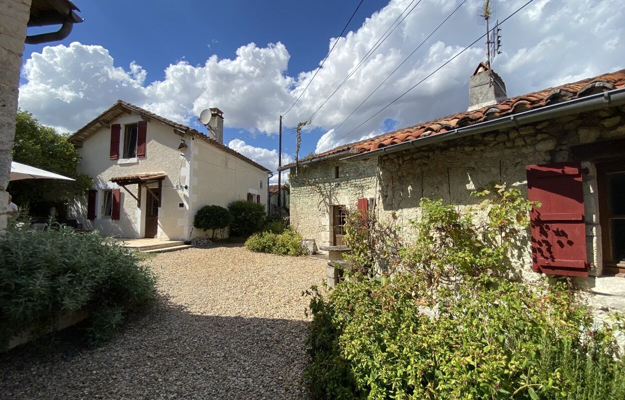 maison 8 pièces 245 m2 à vendre à Saint-Séverin (16390)