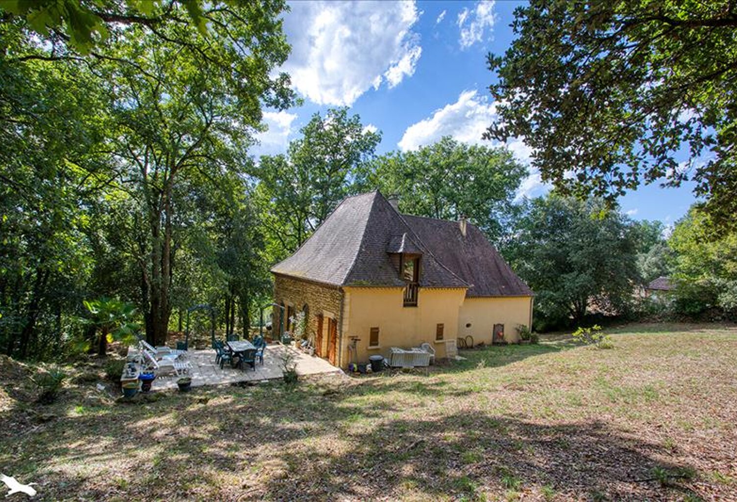 Maison en pierre de 6 pièces principales — photo 1
