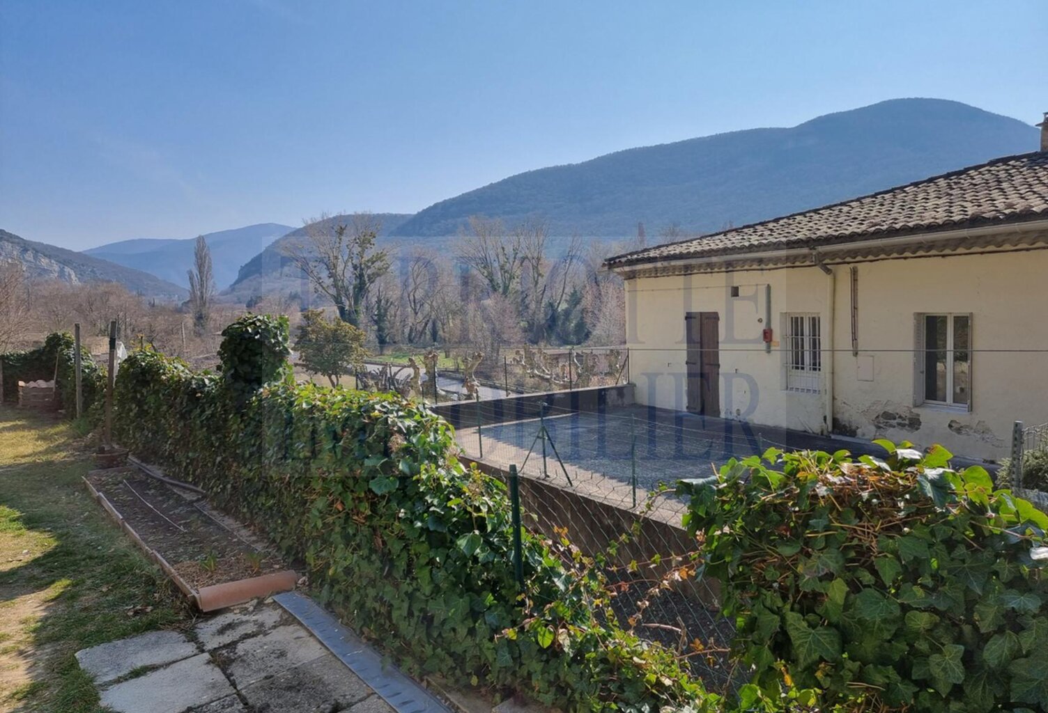 Vente maison 15 pièces 387 m² La Bégude-de-Mazenc (26160) — photo 1