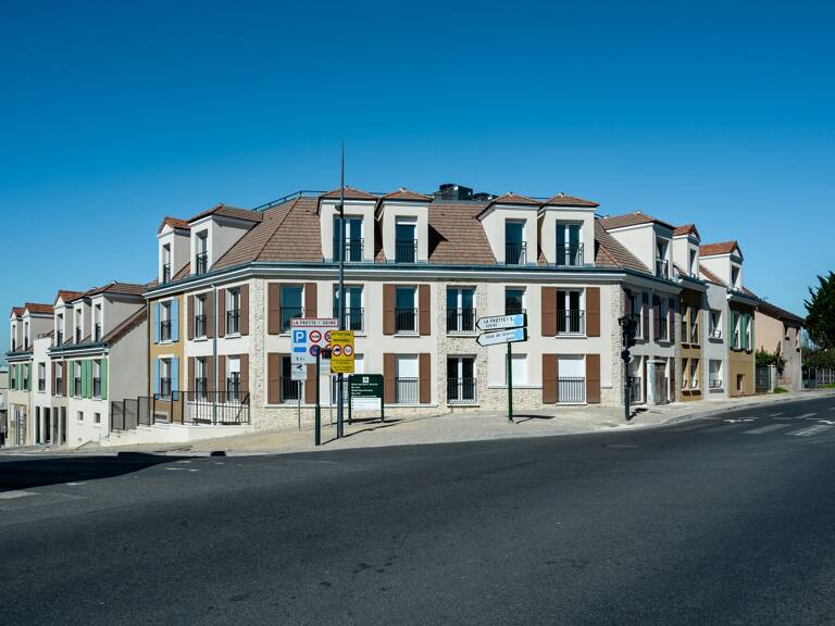 
        Appartement

        (2 à 3 pièces)

        (41 à 65 m²)
       — photo 1