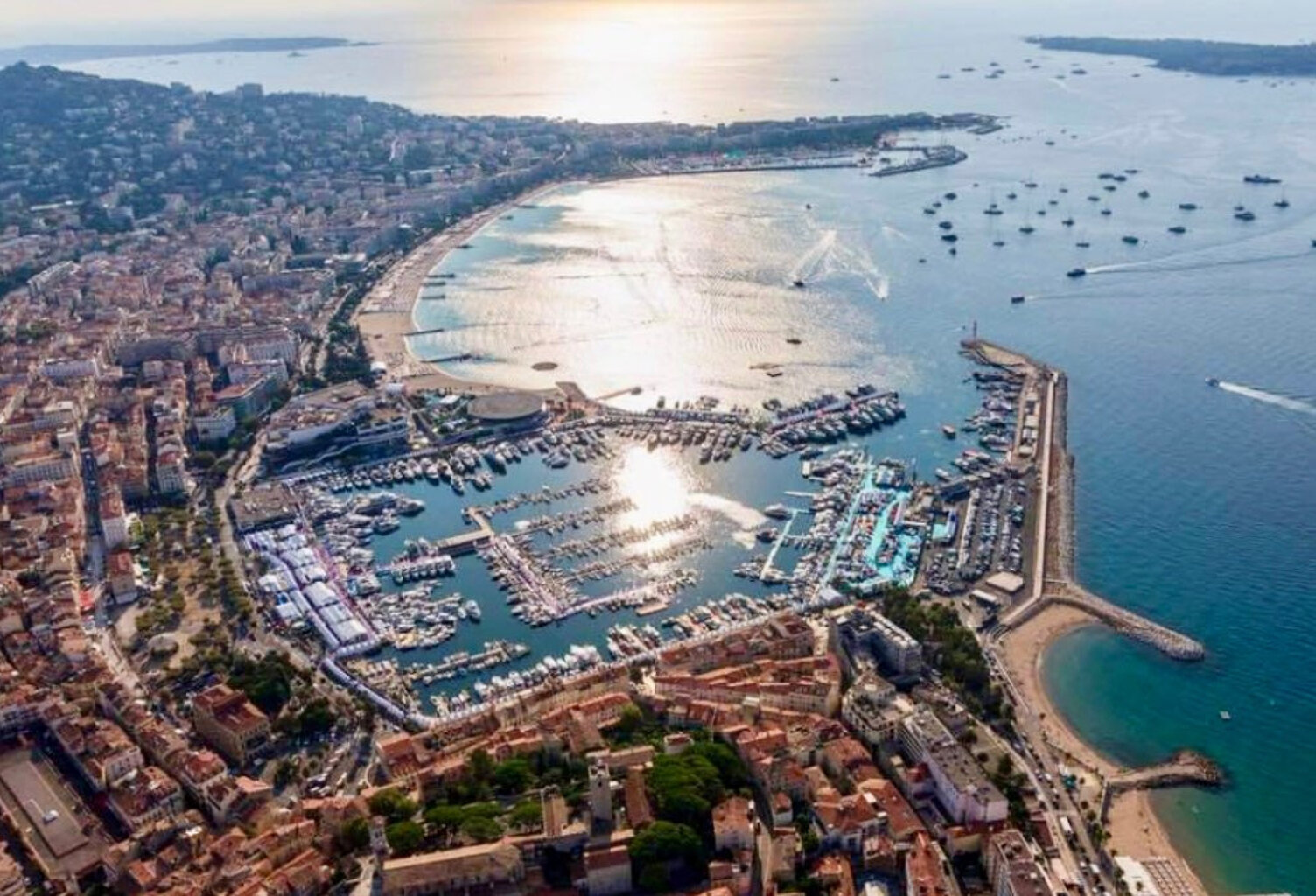 CANNES CENTRE PROCHE CROISETTE LOCAL DE 65m2 50 COUVERTS SUD — photo 1