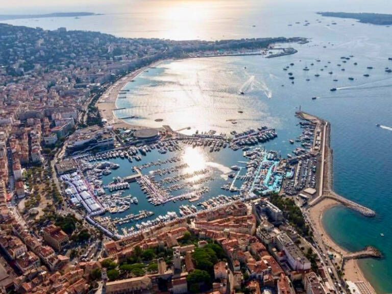 CANNES CENTRE PROCHE CROISETTE LOCAL DE 65m2 50 COUVERTS SUD — photo 1