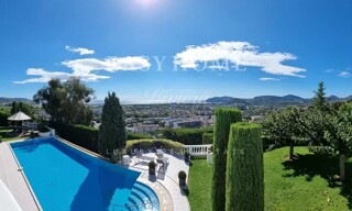 Maison  300 m² à vendre à Mandelieu-la-Napoule (06210)