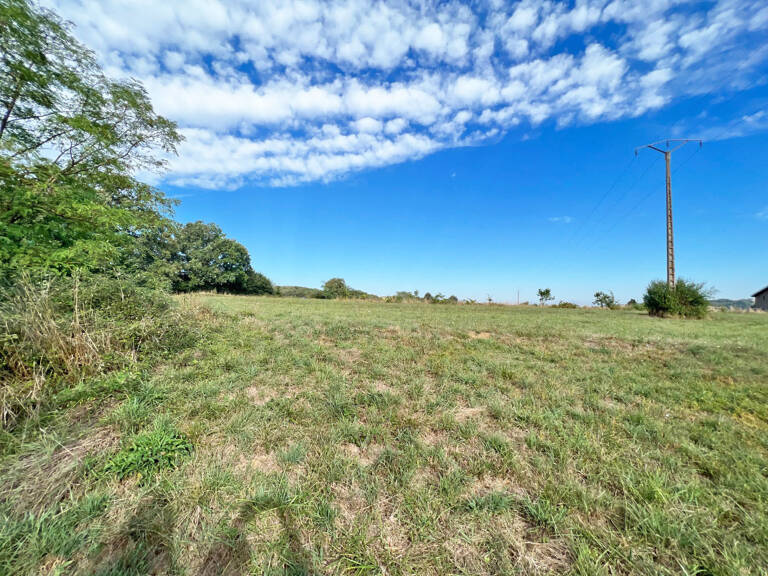 Joli terrain constructible 3840m² — photo 1