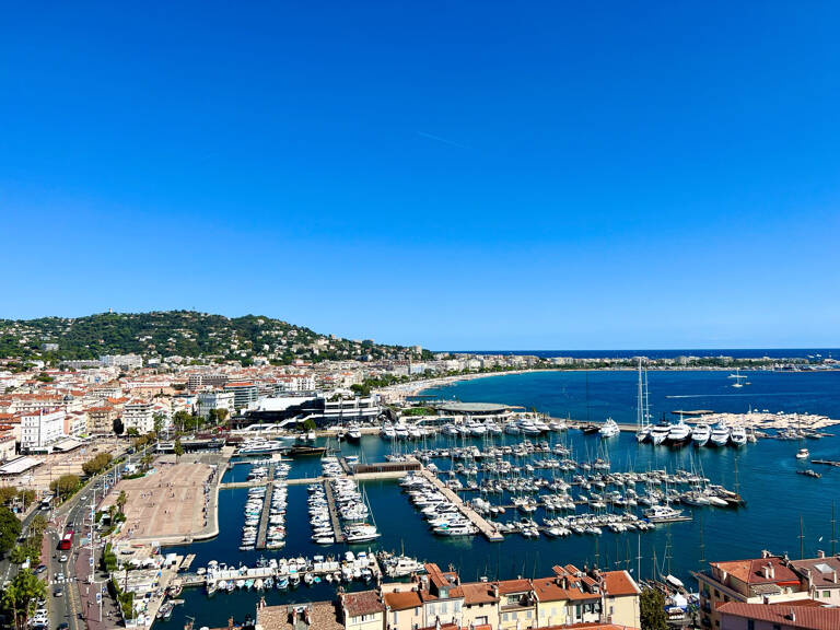 CANNES CENTRE RESTAURANT TERRASSE 20 COUVERTS  SUR LE MARCHE — photo 1