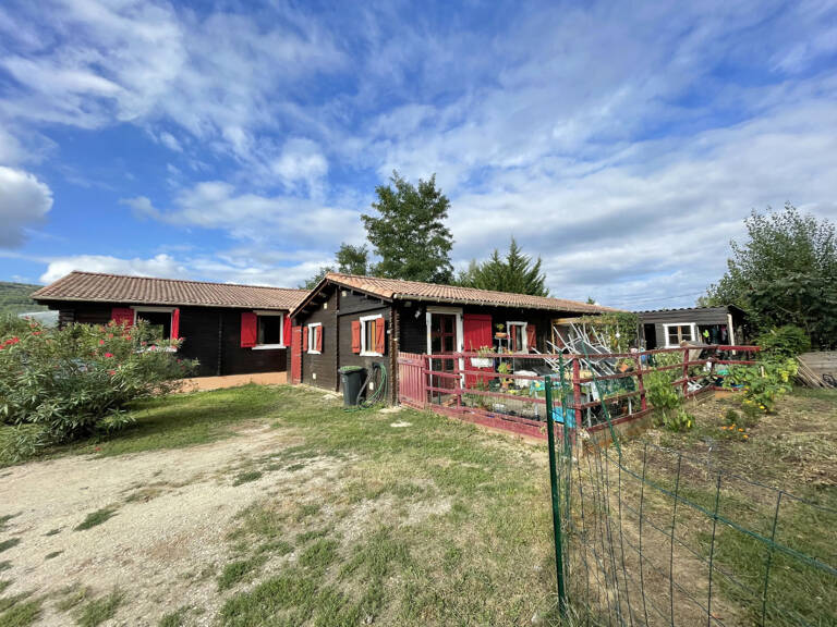 2 chalets en bois 80m² et 70m² sur 2300m² de terrain — photo 1