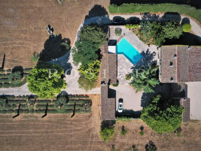 Authentique Mas du 18ème siècle sur 6 hectares avec vue sur le L — photo du bien