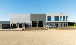 Commerce  6061 m² à louer à Corbas (69960)