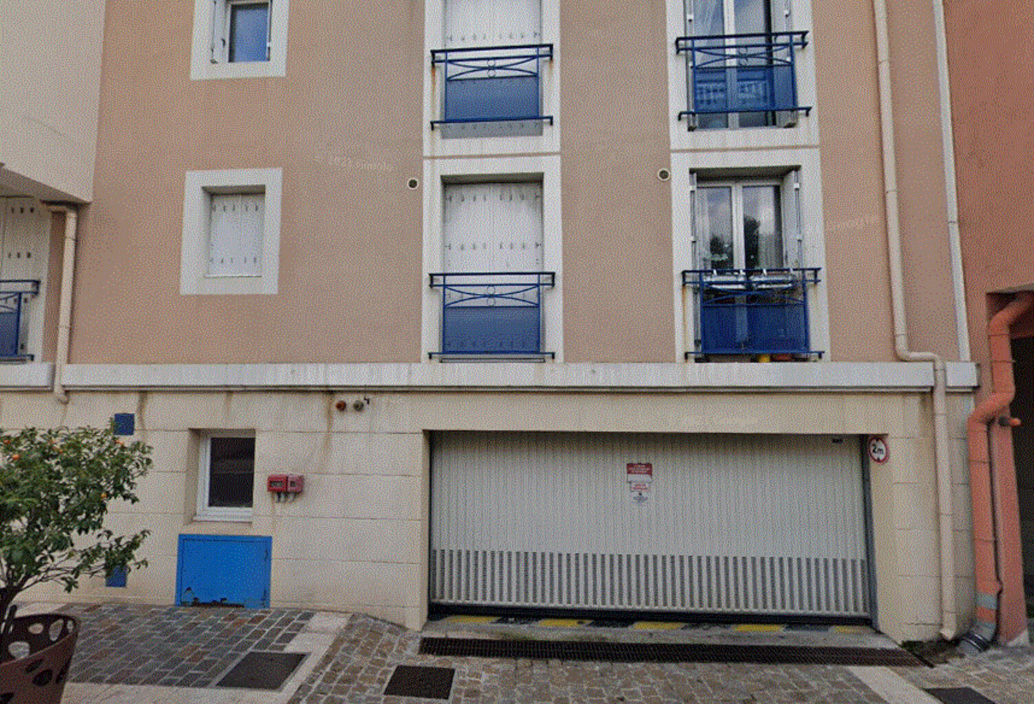 GARAGES Boulevard Clémenceau 83120 SAINTE MAXIME — photo 1