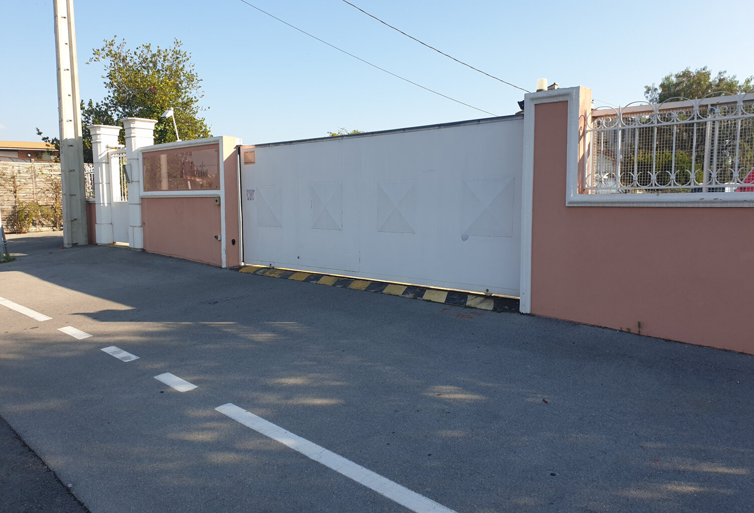 Lot comprenant un  garage et un Parking, sur l'avenue Jules Grec à  Antibes — photo 1