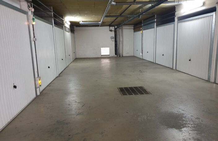 Lot comprenant un  garage et un Parking, sur l'avenue Jules Grec à  Antibes — photo 3