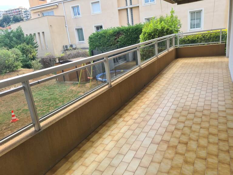 ST LAURENT DU VAR (06) - 2 PIECES 49M² TERRASSE 19m² GARAGE CAVE — photo 1