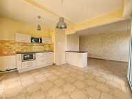 ST LAURENT DU VAR (06) - 2 PIECES 49M² TERRASSE 19m² GARAGE CAVE — photo 2