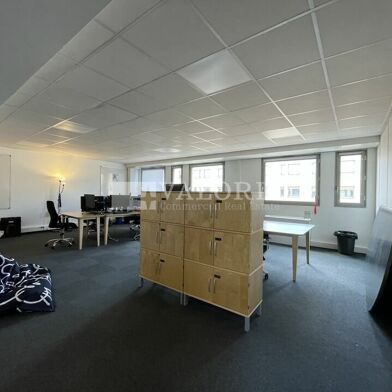 Bureau 230 m²