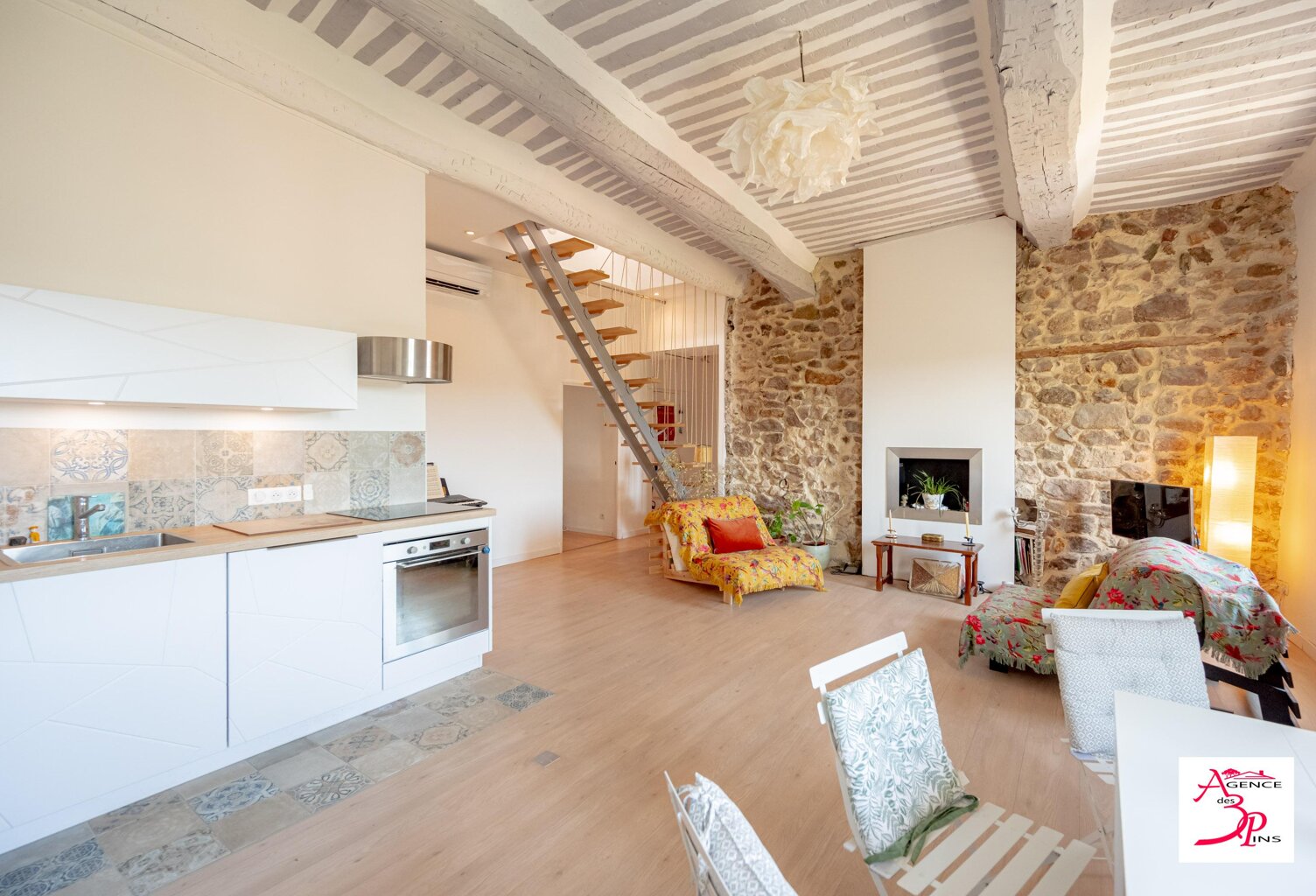 Vente appartement 5 pièces  Pierrefeu-du-Var (83390) — photo 1