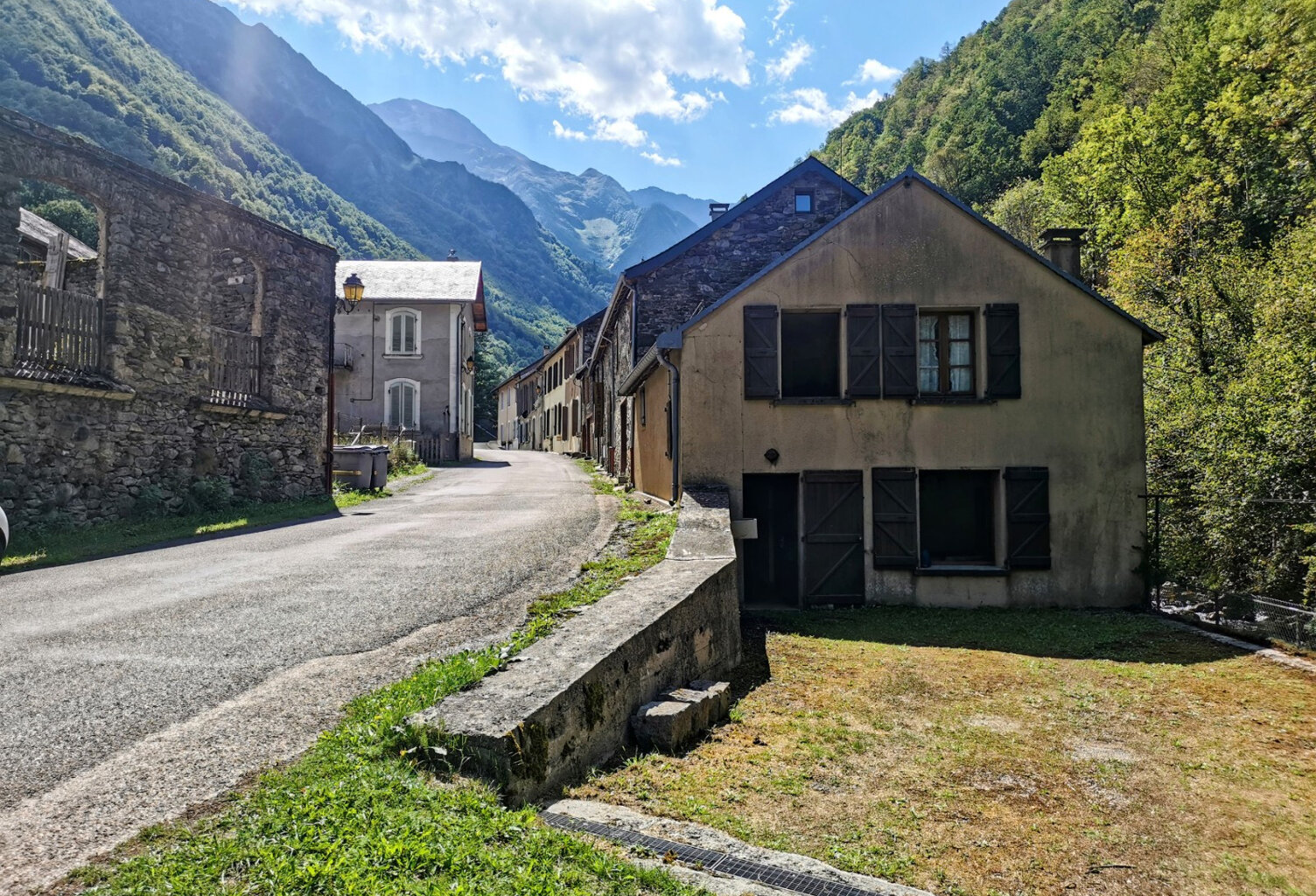 Maison de montage dans un petit village — photo 1