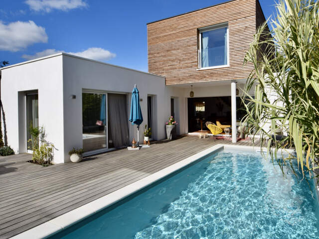 VAUX / MER SUPERBE VILLA MODERNE AVEC PISCINE A QUELQUES PAS — photo du bien