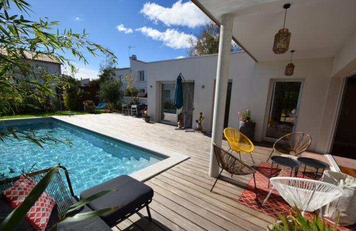 VAUX / MER SUPERBE VILLA MODERNE AVEC PISCINE A QUELQUES PAS — photo 3