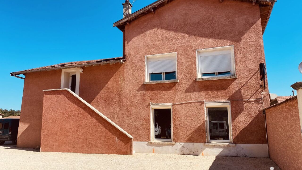 divers  pièces 330 m2 à vendre à Pusignan (69330)