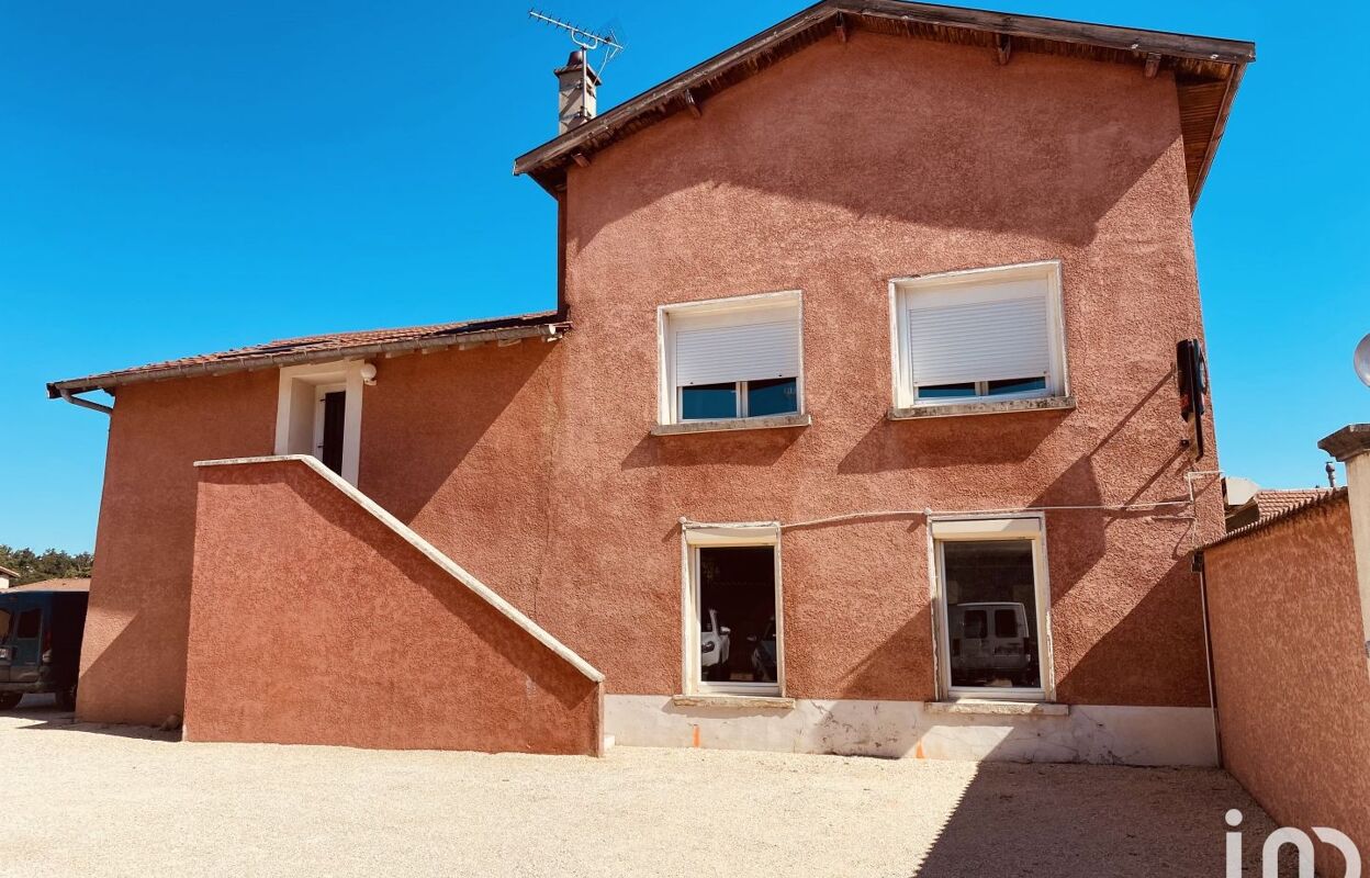 divers  pièces 330 m2 à vendre à Pusignan (69330)