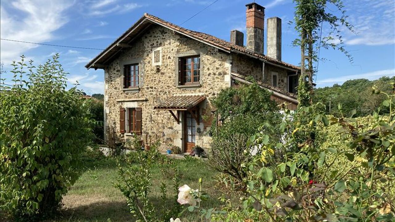 maison 4 pièces 94 m2 à vendre à Roussines (16310)