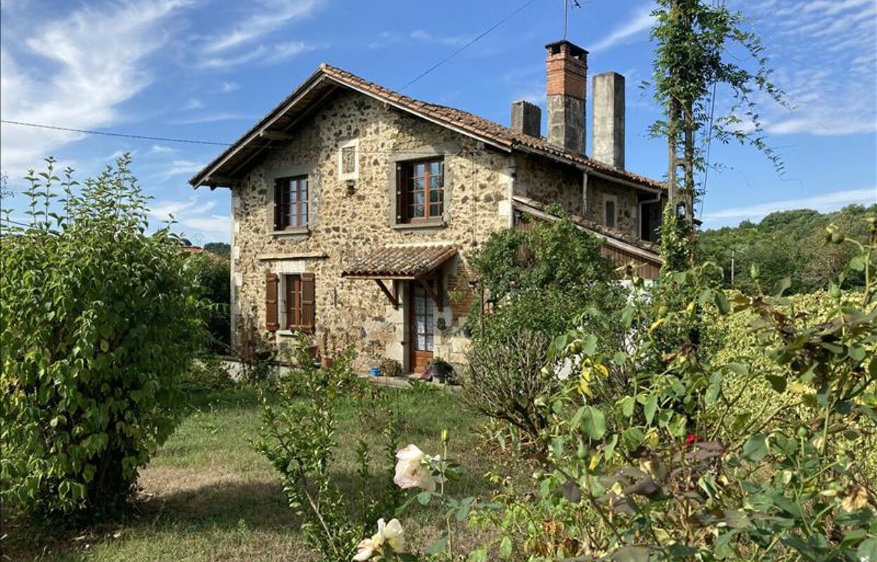 maison 4 pièces 94 m2 à vendre à Roussines (16310)